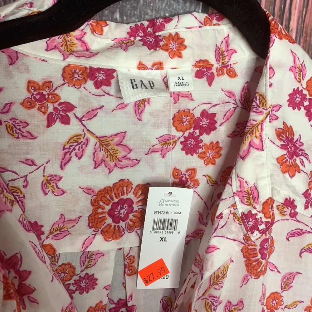 GAP Women’s Floral Button Down Shirt - Picture 3 of 4